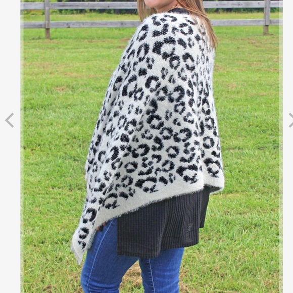 Leopard 🐆 Print Poncho One Size Fits Most NWT - Picture 3 of 11
